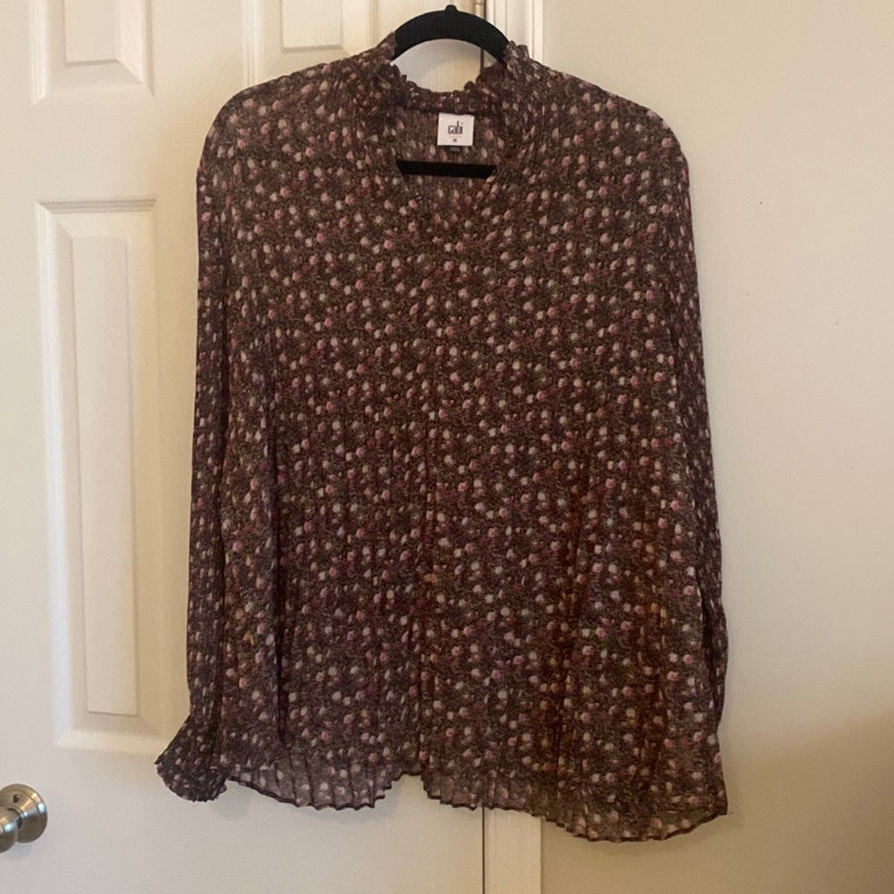 Cabi long sleeve green/pink floral knife pleat blouse. Style #3952.